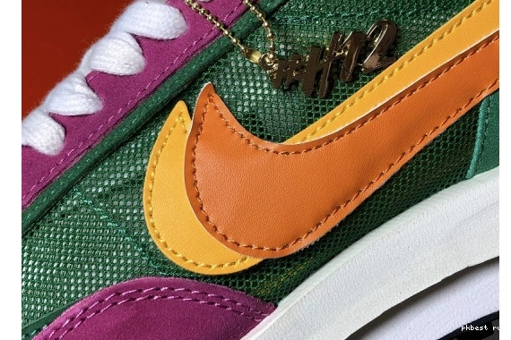 BV0073-301 Pine LD Nike BV0073-301  Green Sacai Waffle 1217